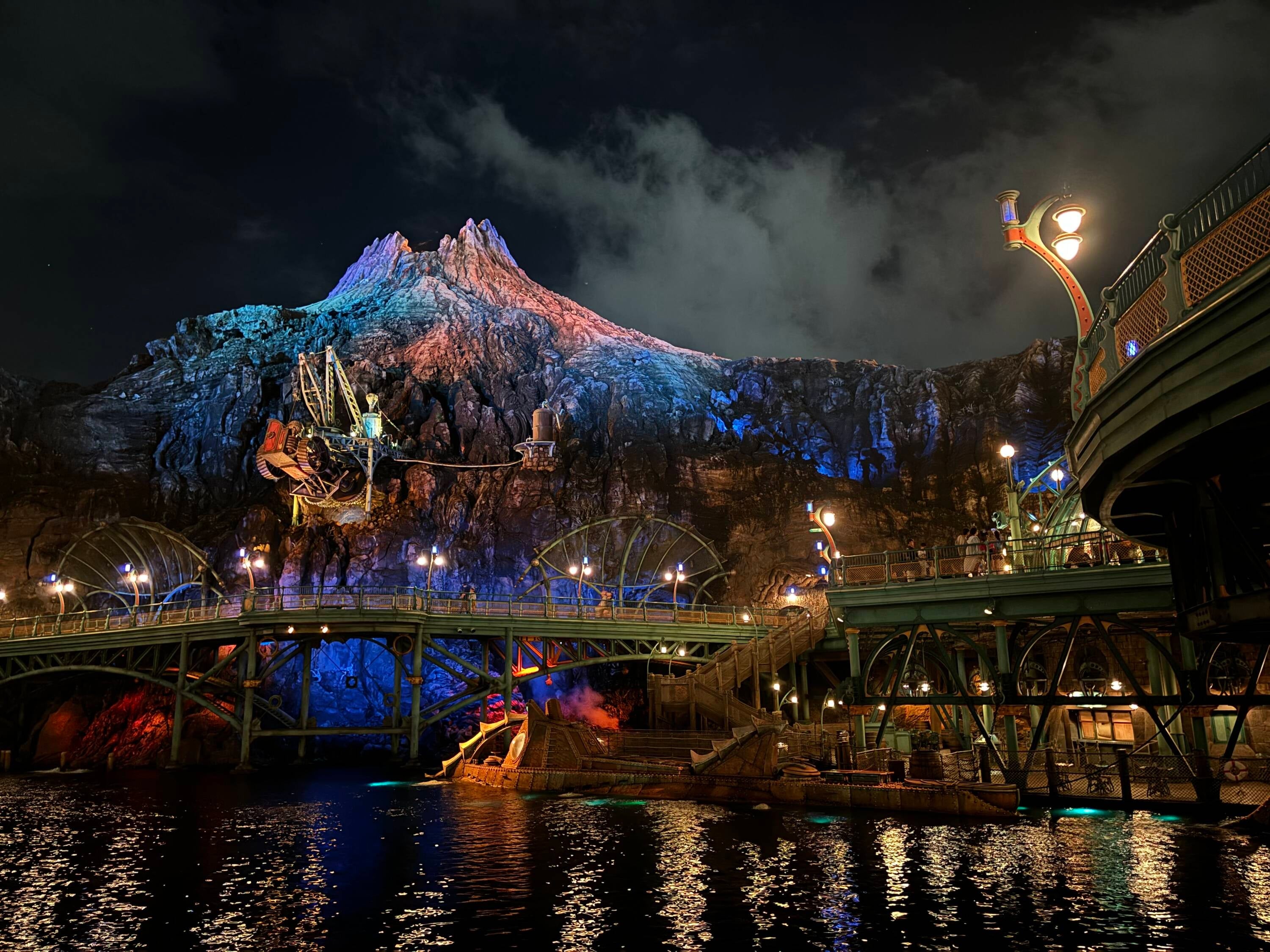 Tokyo DisneySea - Theme park with 4 attractions